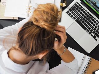 Pesten op de werkvloer: 'Er werd geroddeld en verteld dat ik stonk'