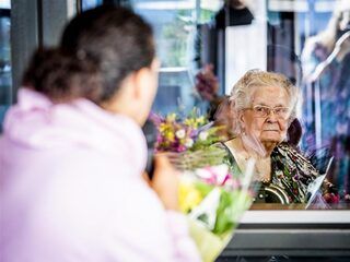 Stand.nl: 'Zolang corona rondwaart, moeten ouderen worden afgeschermd'