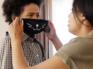 Gedragswetenschapper RIVM: 'Draagvlak voor mondkapjes enige dat toeneemt'