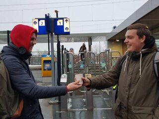 Gratis koffie tegen eenzaamheid op station Helmond