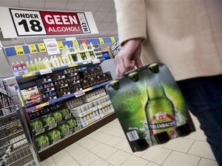Puberexpert: alcoholgrens jongeren moet naar 21 jaar