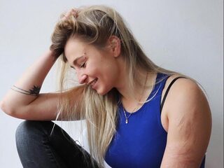 Instagram weigert foto's van Kenza vanwege littekens