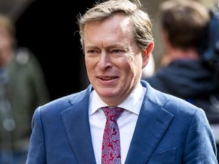 Minister Bruins: 'Beeldbellen gaat een grote vlucht nemen'
