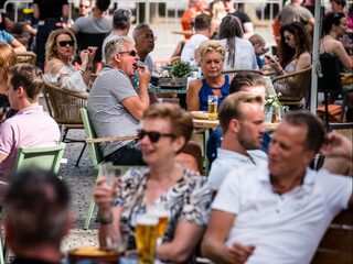 Burgemeester Emile Roemer: 'Gooi de terrassen open'