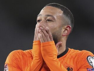 Oranje blameert zich in Turkije, waar de oude Yilmaz het verschil maakt