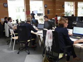 'Werknemer lijdt in kantoortuin'