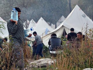 'Beschimmelde en lekke tenten in Bosnisch migrantenkamp'