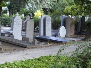 'De tijd van koffie en cake is achter ons, ook op begraafplaatsen'