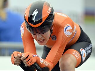 Van der Breggen is wereldkampioen tijdrijden na harde crash topfavoriet Dygert