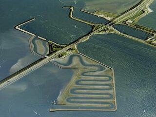 Het beste van Nederland: de high-tech-rivier door de Afsluitdijk