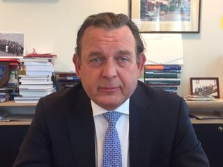 Ombudsman: 'Kabinet, ga met bus het land in om met burgers te praten'