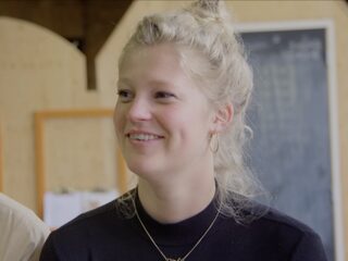 Dora (24) heeft twee moeders en twee vaders