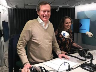 Minister Bruins overweegt klikapp tegen racisme in stadions