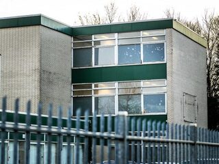 Nederlandse moskeeën moeten met de billen bloot; onderzoek naar de buitenlandse financieringen van de gebedshuizen.