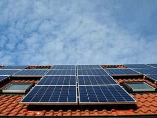 'Zet wasmachine en vaatwasser overdag aan voor optimaal gebruik zonnepanelen'