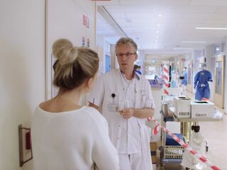 Floortje Dessing en Jessica Villerius zoeken menselijke verhalen in coronacrisis