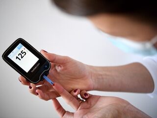 Kan ik bloedprikken voor een controle bij diabetes overslaan? Vragen en antwoorden uit het coronaspreekuur