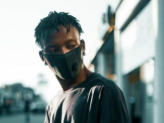 Een mondkapjes als fashion-item? 'Het zal toch een onderdeel van je garderobe worden'