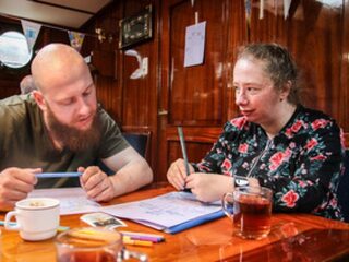 Ontmoetingen met verstandelijk beperkten: 'Kijk niet naar beperking, maar naar persoon'