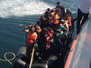 Urker kotter redt bootvluchtelingen