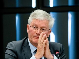 Burgemeester Tilburg overweegt verbieden betaald voetbal