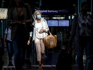 Arts-viroloog: 'Mondkapjesplicht is een verdere inperking van onze vrijheid'