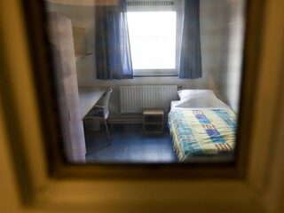 Stand.nl: Kinderen horen niet in een cel