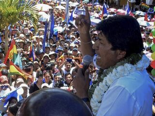 Morales wint verkiezingen in onrustig Bolivia