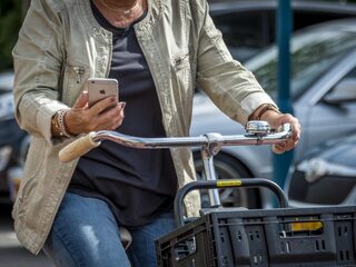 Niet meer appen op de fiets vanaf 1 juli volgend jaar