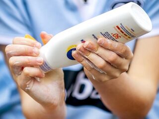 Meer kans op verbranding door gevolgen corona: 'kijk naar de uv-index van die dag'