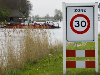 Stand.nl: De maximumsnelheid binnen de bebouwde kom moet naar 30 km per uur