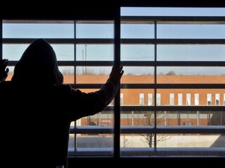 Kinderen een nacht in de cel voor kleine overtredingen: 'Nooit doen, het is een traumatische ervaring'