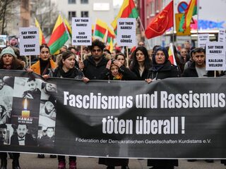 Nikki Sterkenburg praat met rechtsextremisten
