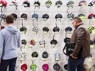 Waarom willen Nederlanders geen fietshelm dragen?