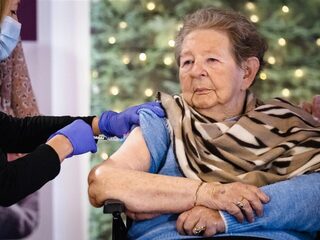 Vaccinatiestrategie onoverzichtelijk voor huisartsen: 'Doe het per veiligheidsregio, niet per leeftijdsgroep'