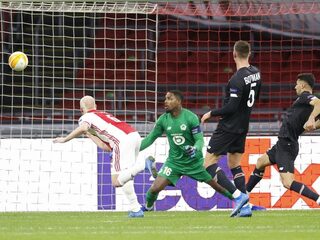 Ajax knokt zich naar volgende ronde