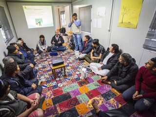 Artsen waarschuwen: evacueer vluchtelingen om corona-catastrofe te voorkomen