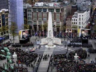 Moet je de oproep om actie te voeren tijdens de dodenherdenking negeren?