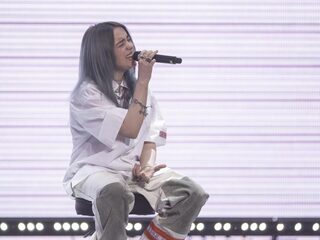 Fans over Billie Eilish: 'Ze schrijft haar nummers vanuit het monster onder haar bed'