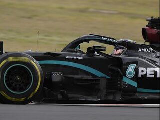 Hamilton wint ook in Portugal, Verstappen derde