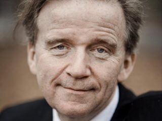 Waarom we onszelf iets minder interessant moeten vinden