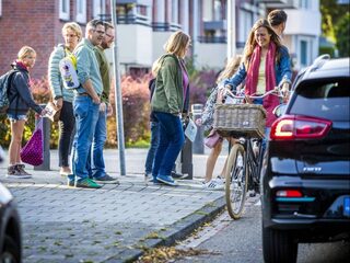 'Routeplanners moeten straten met scholen vermijden'