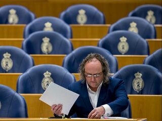 Podcast De Dag: hoe journalisten op zoek gingen naar Dion Graus