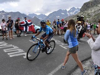 Kruijswijk zakt naar vierde plaats in Tour, Bernal wint tijd