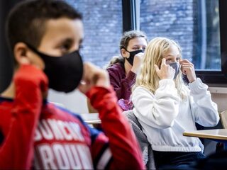 Podcast De Dag: verspreiden kinderen corona toch vaker dan gedacht?