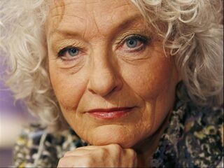 Nelleke Noordervliet buigt voor 'vadertje Drees'