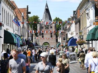 Politieke strijd om illegale koopzondag Elburg