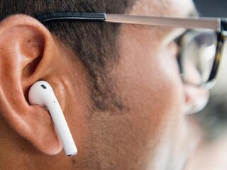 Gehoorschade door AirPods: 'Een sluimerend gevaar'