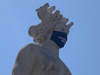 Social distacing met een France slag