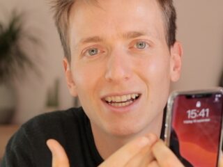 Floris (29) gooide zijn smartphone expres in een kampvuur